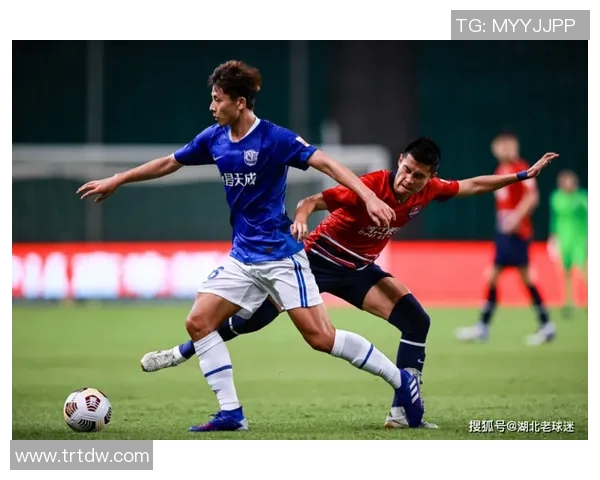 武汉羽毛球队在冠军赛积分榜上以70分稳居第一名展现强劲实力